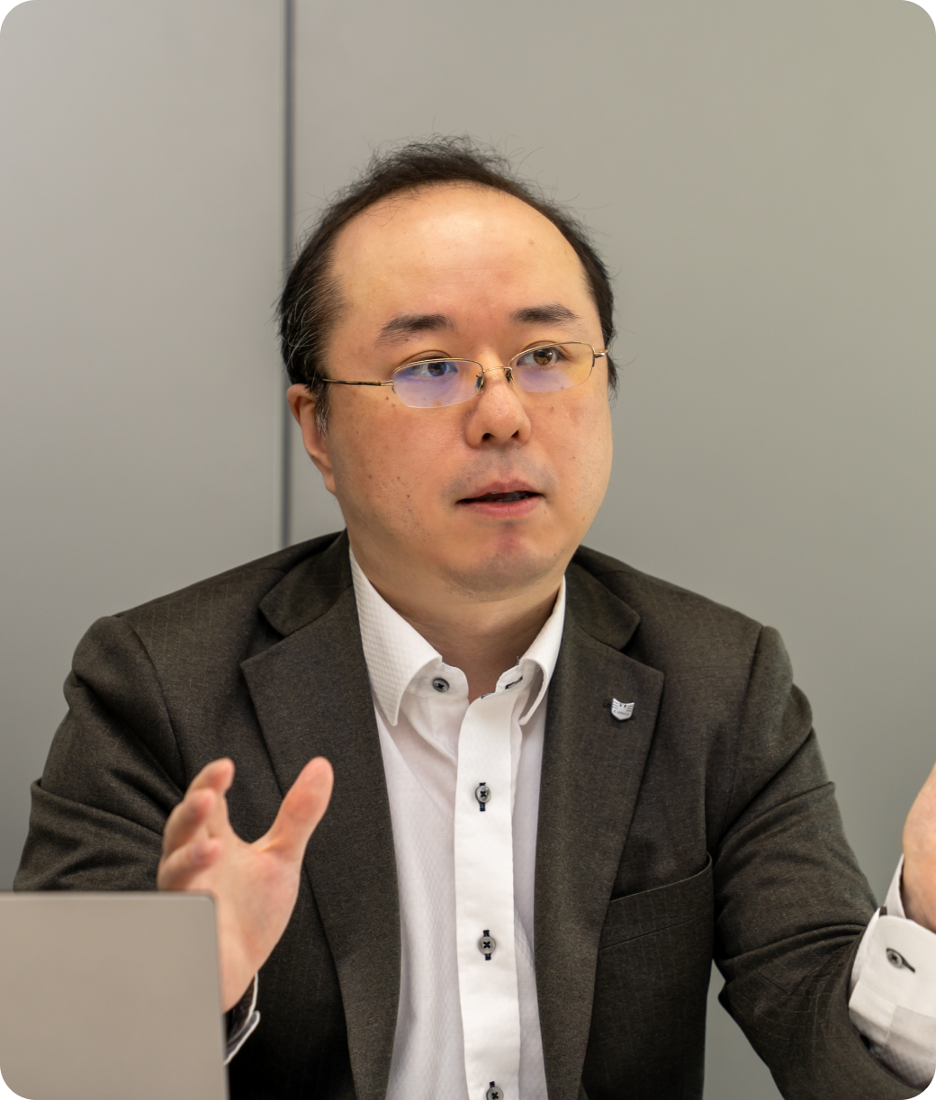 インタビュー中の山田さん