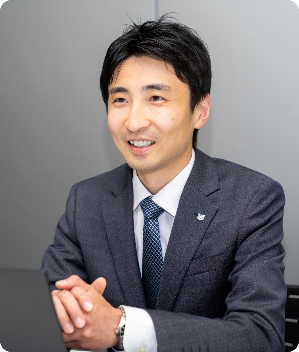 インタビュー中の吉川さん