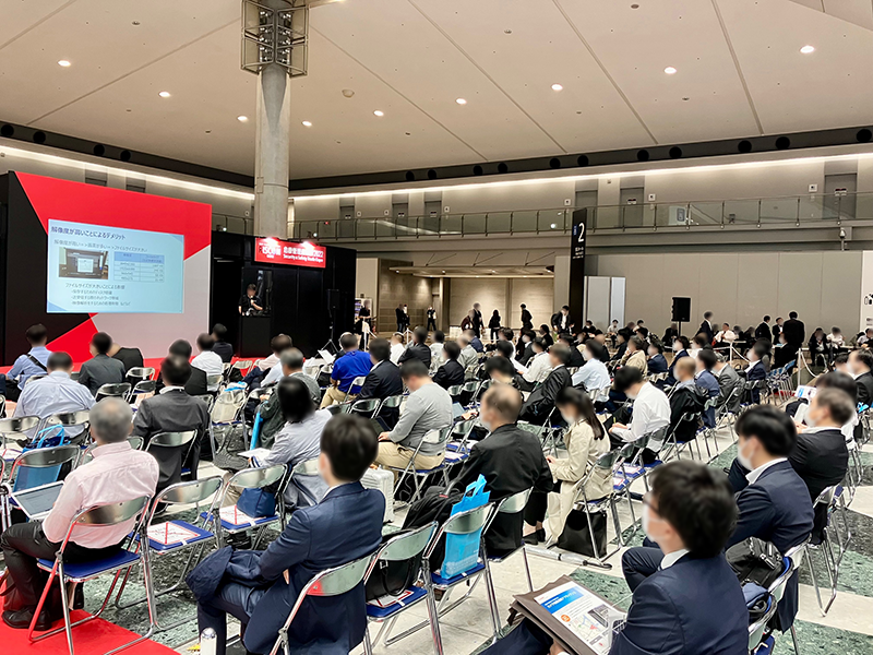 ほぼ満席の講演会場