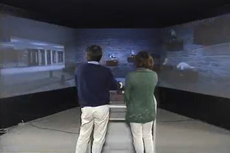 写真:株式会社エム・アール・システム研究所内。巨大3面スクリーンがあるフロアの様子