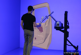 自動車のCGを実寸大で表示する
