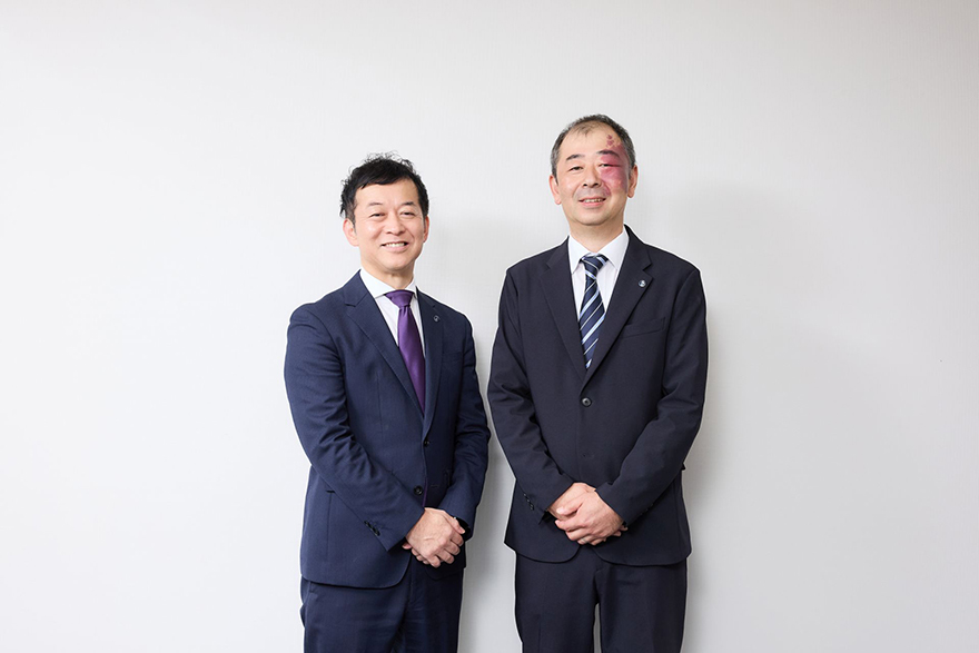 写真:上尾中央医科グループ協議会 経営管理本部 医療情報企画部 上席室長 渡部 亮 様、上尾中央医科グループ協議会 総局長 久保田 巧 様