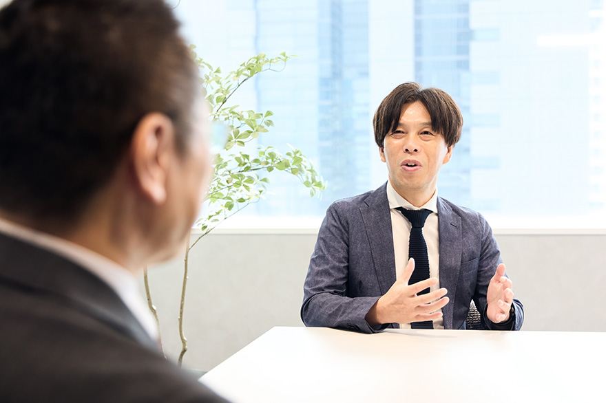 写真：インタビュー風景