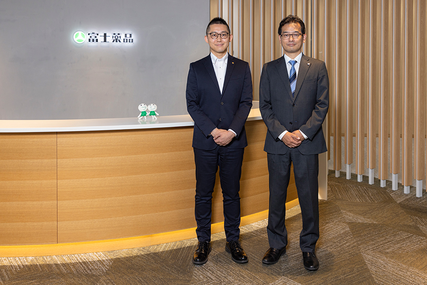 写真：お客さまとキヤノンITS担当営業