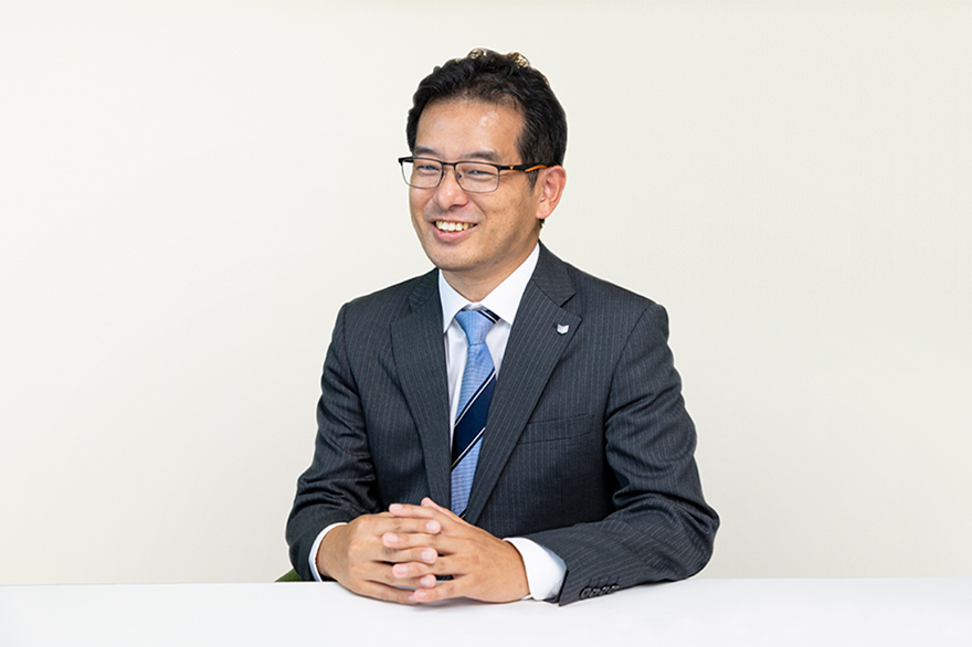 写真：株式会社富士薬品 DX戦略推進本部 情報システム統括部 IT企画推進部 部長 岩田裕樹様