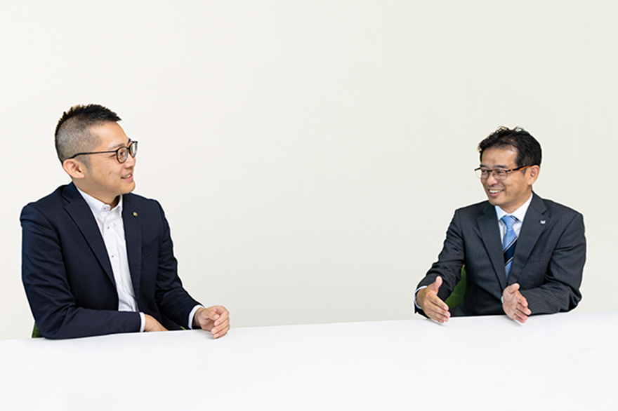写真:お客さまとキヤノンITS担当営業