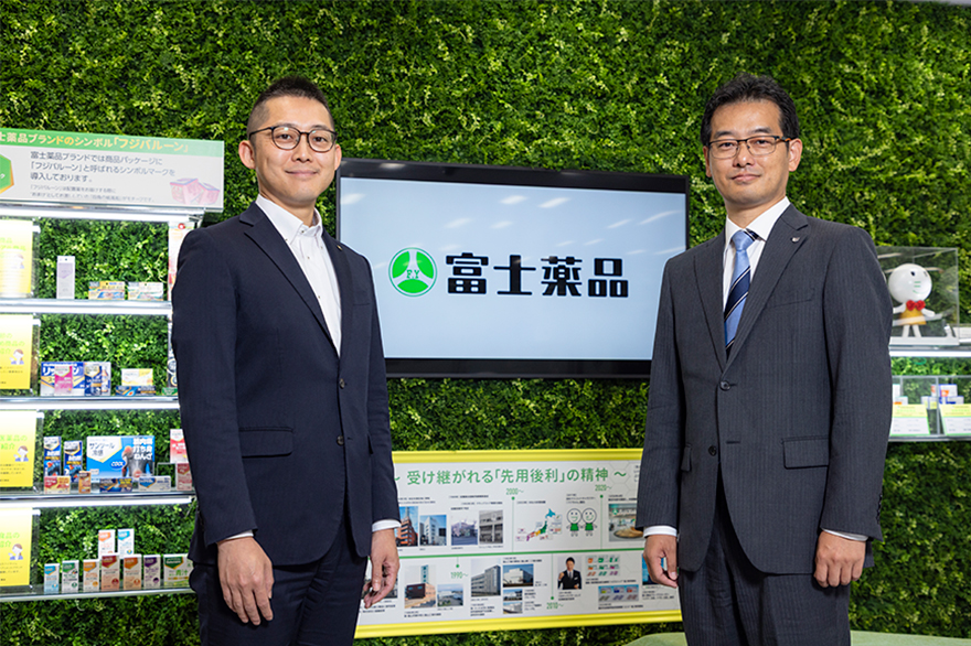 写真：お客さまとキヤノンITS担当営業