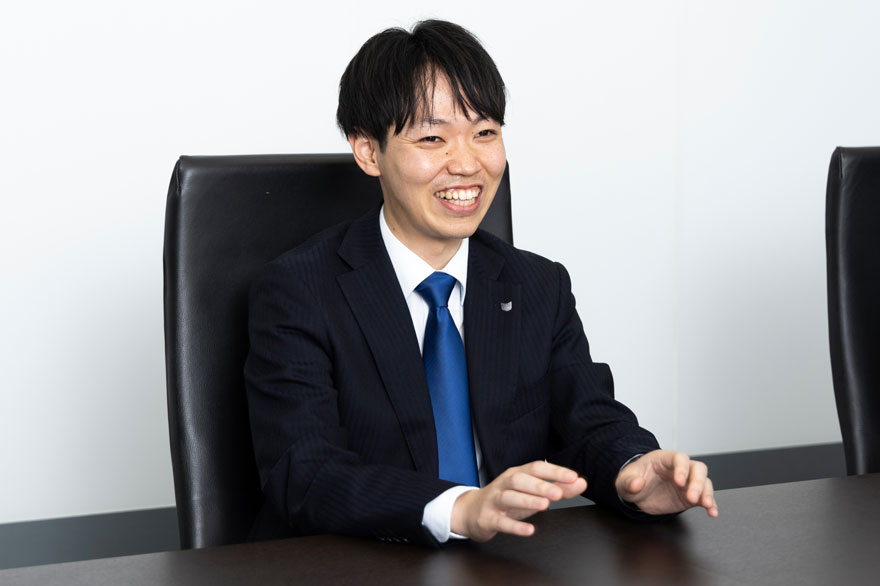 写真:キヤノンITソリューションズ株式会社 ITサービス技術統括本部 データセンターサービス本部 D2プロジェクト 青木 陸