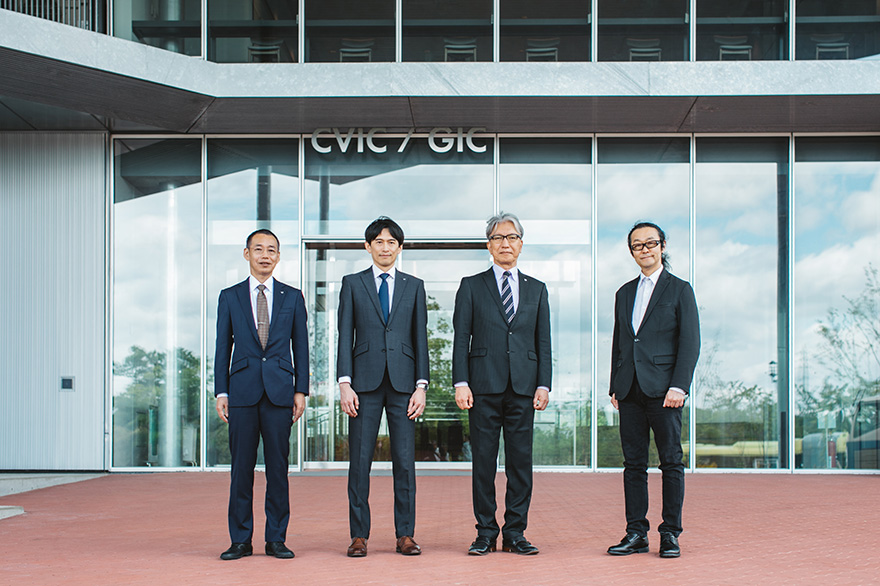 写真：左から順に、キヤノン株式会社 角田 弘幸、キヤノンITソリューションズ株式会社 田和 健治、竹中 哲也、立命館大学 大島 登志一教授