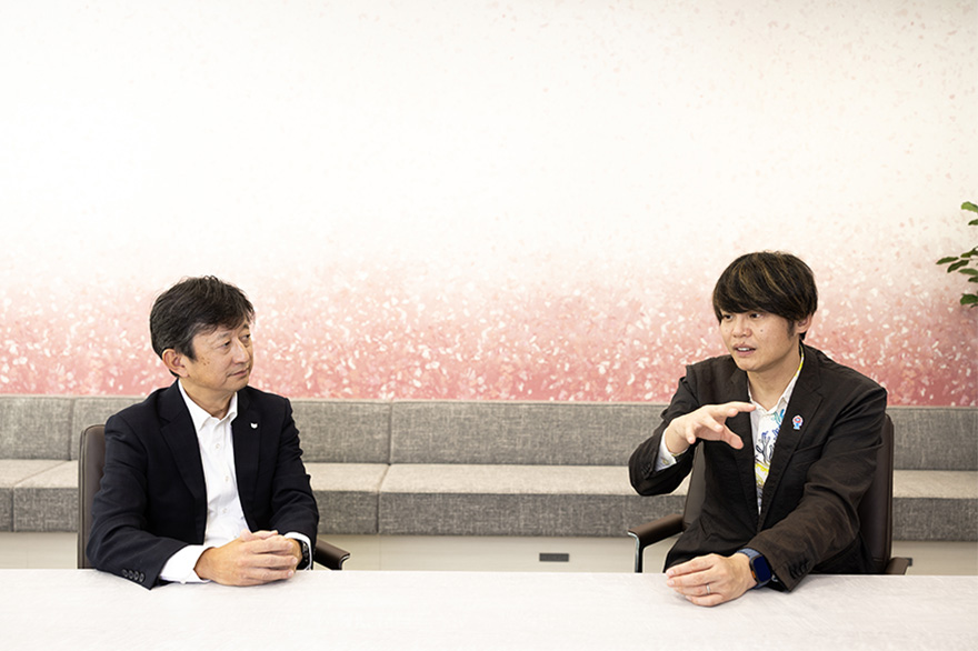 写真：対談風景