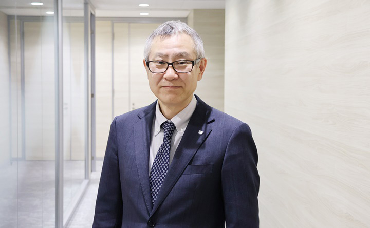 上席執行役員　深井伸比古