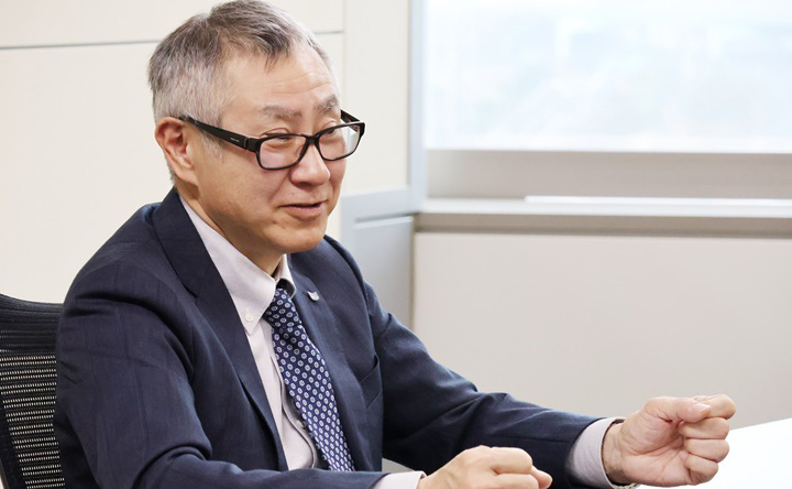 上席執行役員　深井伸比古