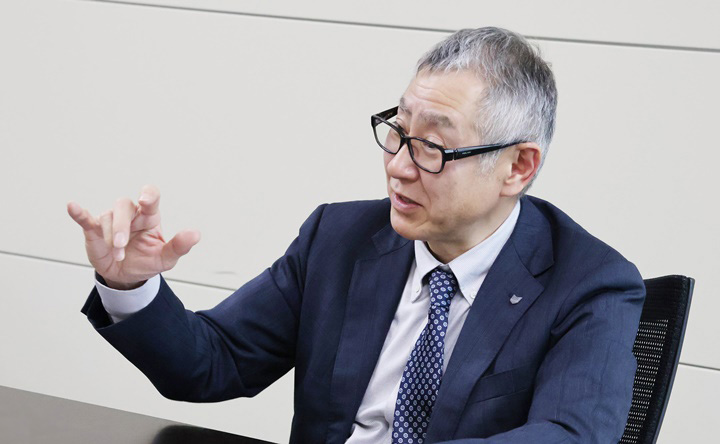 上席執行役員　深井伸比古