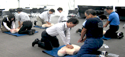 写真:AED講習会の様子