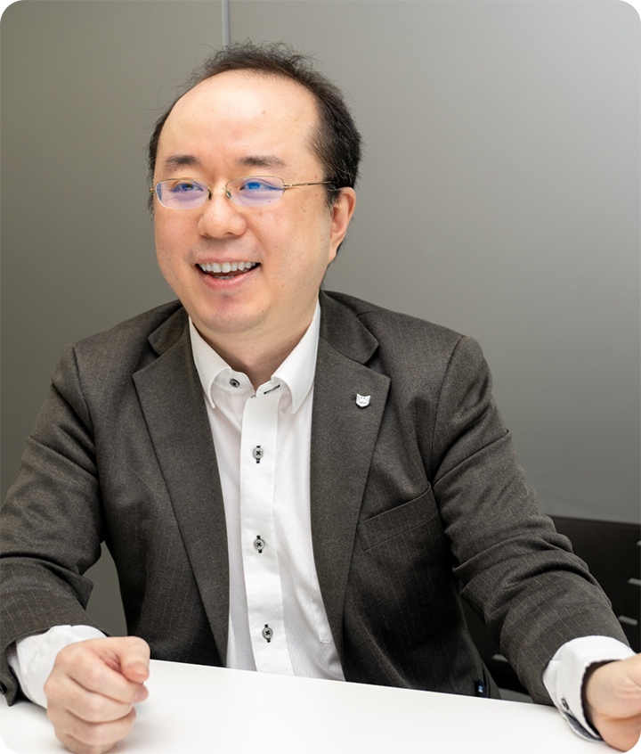インタビュー中の山田さん