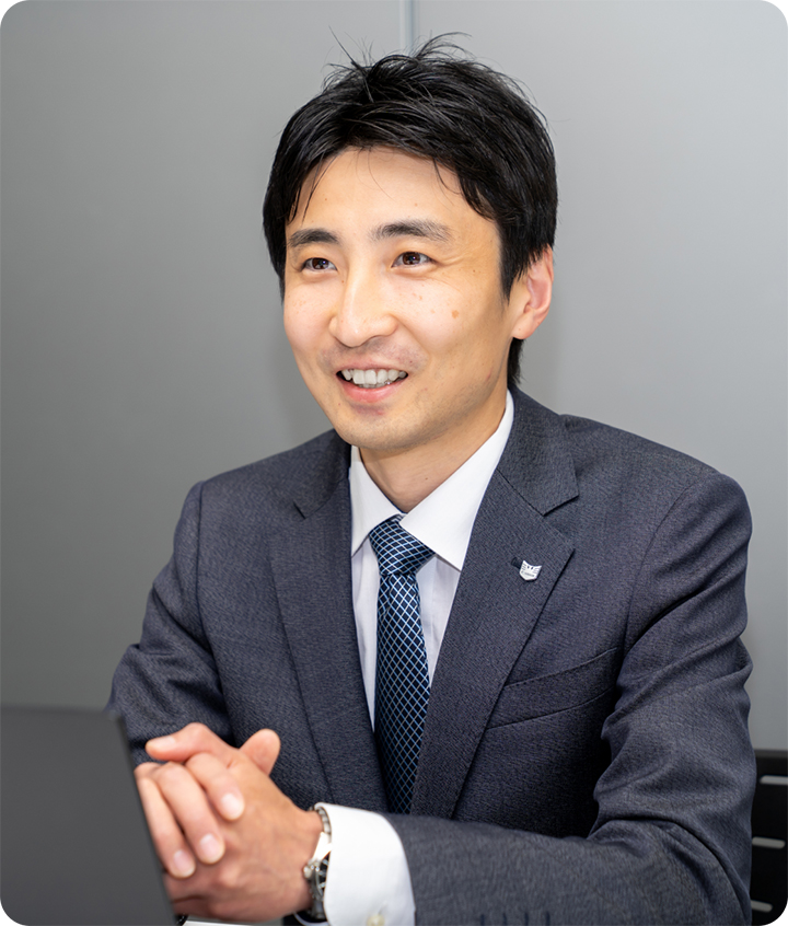 インタビュー中の吉川さん