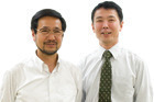 関西大学初等部教諭<br /> 田邊則彦氏(左)<br /> 関西大学高等部教諭<br /> 江守恒明氏(右)