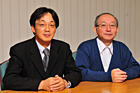 左から<br /> 東京薬科大学 学務部 庶務課(情報処理教育センター担当)係長<br /> 松崎 日出海氏<br /> 同大学 薬学部機能性分子設計学教室准教授薬学博士<br /> 小杉 義幸氏