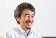ネットワーク管理責任者<br /> e ラーニング推進センター長<br /> 教授 博士(工学)<br /> 宮下 健輔氏