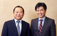 教務部次長 教務課長 阿部 純宏氏(右) 総務部情報システムセンター(当時) 課長 瀬尾 浩氏(左)