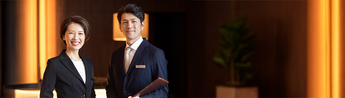 キービジュアル(写真:二人のホテルマン)