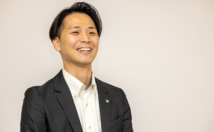 写真：担当営業・藍澤 