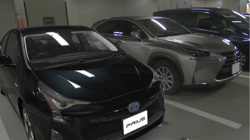 現実とCG(左手前の車)の見分けがつかない品質