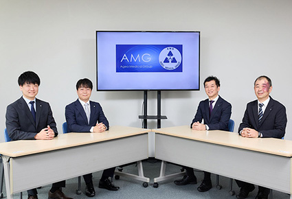 写真:右より、上尾中央医科グループ協議会 経営管理本部 医療情報企画部 上席室長 渡部 亮 様、上尾中央医科グループ協議会 総局長 久保田 巧 様、キヤノンITソリューションズ株式会社 岡田 知、キヤノンITソリューションズ株式会社 田村 宏介