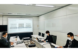 西東京データセンターの取り組み内容を発表するDC運営部の藤井榛夏さん